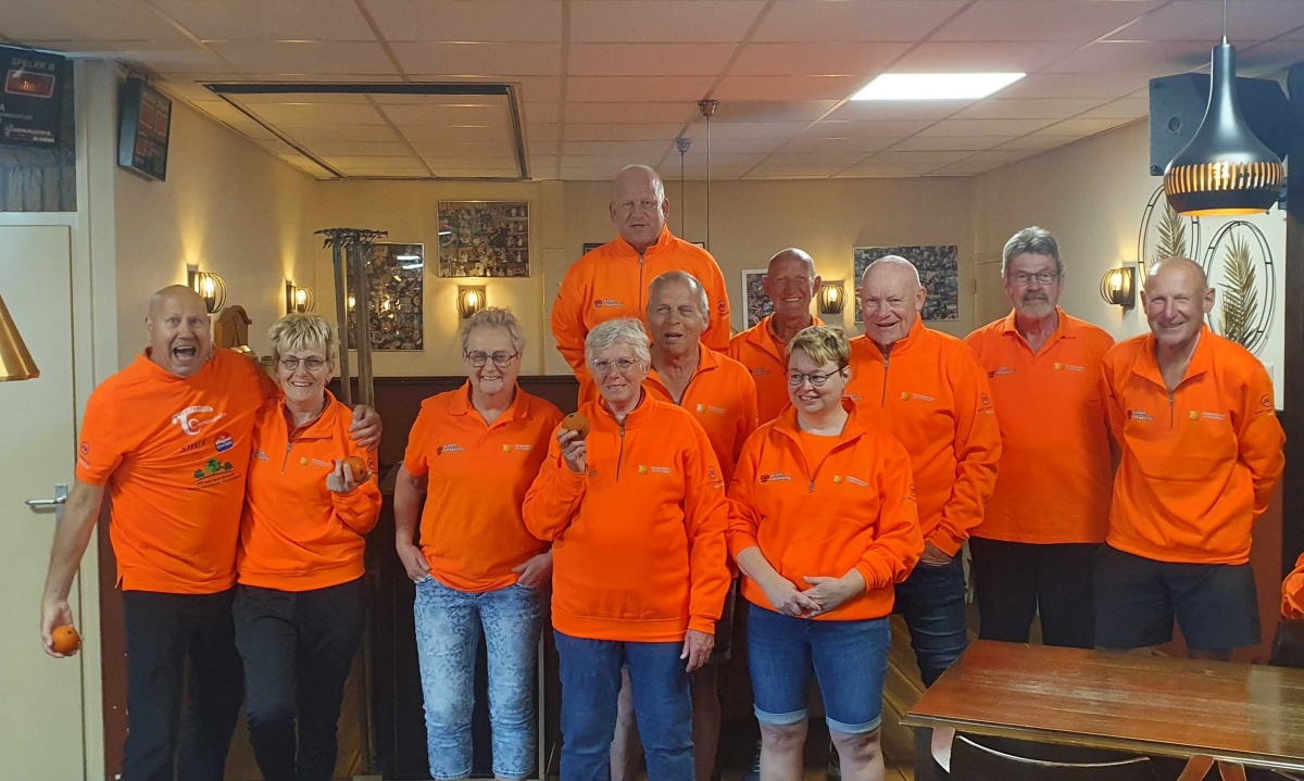 Nieuw tenue Klootschiet vereniging